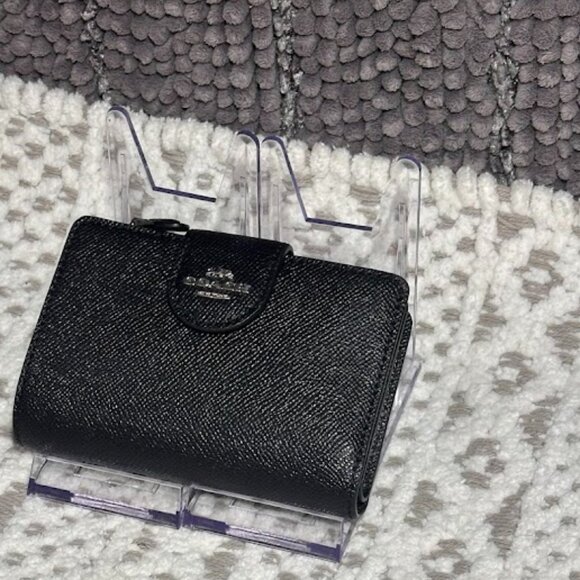 COACH Cross Grain Leather Medium Corner Zip Wallet Such Amazing Condition! EUC - Picture 9 of 16